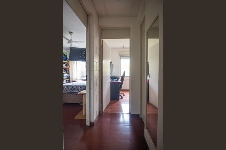 Corredor de apartamento à venda com 2 quartos, 52m² em Vila Nova, Porto Alegre