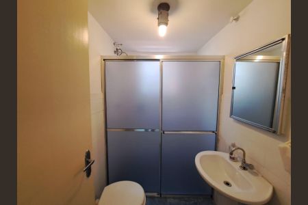 Banheiro de casa à venda com 2 quartos, 110m² em Quitaúna, Osasco