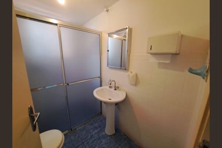 Banheiro de casa à venda com 2 quartos, 110m² em Quitaúna, Osasco