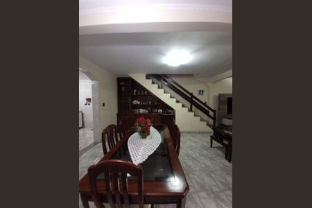 Casa para alugar com 3 quartos, 180m² em Vila Virginia, São Paulo