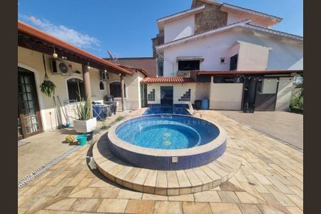 Casa à venda com 2 quartos, 180m² em Interlagos, São Paulo