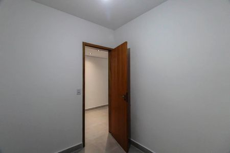 Quarto 1 de apartamento para alugar com 2 quartos, 38m² em São Lucas, São Paulo