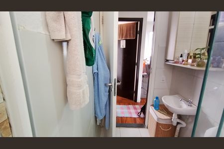 Banheiro de apartamento para alugar com 2 quartos, 50m² em Parque Santa Rosa, Suzano