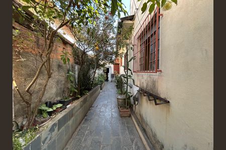 Casa à venda com 4 quartos, 215m² em Caiçaras, Belo Horizonte