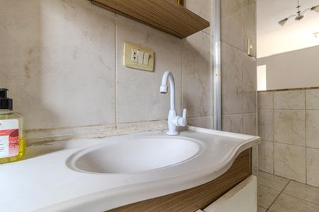 Banheiro de kitnet/studio para alugar com 1 quarto, 40m² em Santa Cecilia, São Paulo