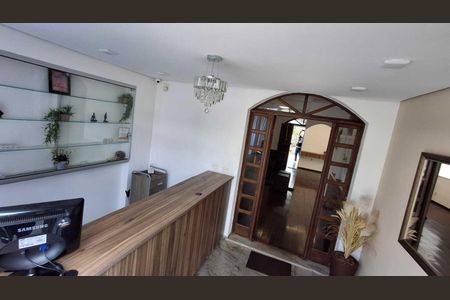 Casa para alugar com 4 quartos, 487m² em Ouro Preto, Belo Horizonte