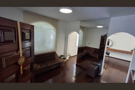 Casa para alugar com 4 quartos, 487m² em Ouro Preto, Belo Horizonte