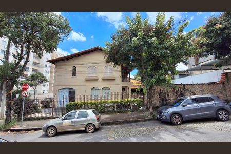 Casa para alugar com 4 quartos, 487m² em Ouro Preto, Belo Horizonte