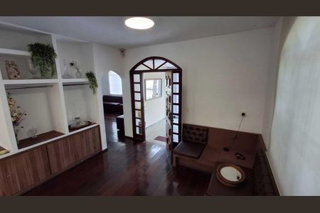 Casa para alugar com 4 quartos, 487m² em Ouro Preto, Belo Horizonte