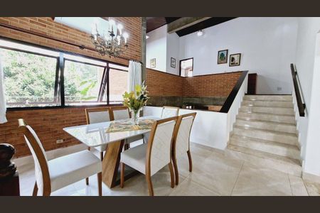 Casa de Condomínio à venda com 3 quartos, 245m² em Vila Suzana, São Paulo