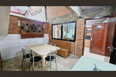 Casa de Condomínio à venda com 3 quartos, 245m² em Vila Suzana, São Paulo