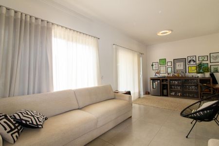 Sala de casa de condomínio à venda com 4 quartos, 194m² em Bairro das Palmeiras, Campinas