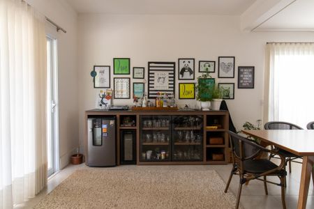 Sala de casa de condomínio à venda com 4 quartos, 194m² em Bairro das Palmeiras, Campinas