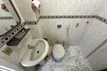 Banheiro de kitnet/studio para alugar com 1 quarto, 35m² em Centro, Rio de Janeiro