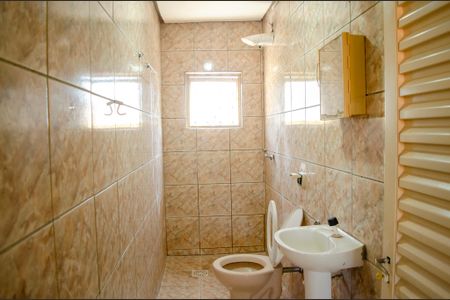 Banheiro de casa para alugar com 2 quartos, 70m² em Setor Sul, Goiânia