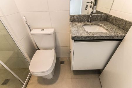 Banheiro de apartamento para alugar com 1 quarto, 29m² em Caminho das Árvores, Salvador