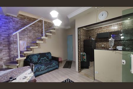 Sala de casa para alugar com 2 quartos, 90m² em Jardim das Oliveiras, São Paulo