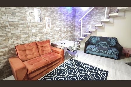 Sala de casa para alugar com 2 quartos, 90m² em Jardim das Oliveiras, São Paulo