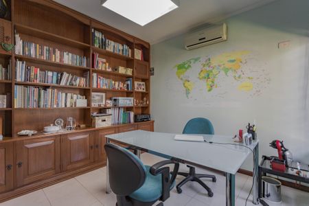 Escritório de casa à venda com 4 quartos, 470m² em Boa Vista, Porto Alegre