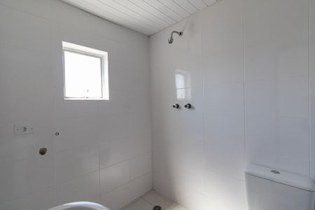 Banheiro de kitnet/studio para alugar com 1 quarto, 17m² em Vila Marieta, São Paulo