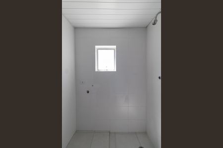 Banheiro de kitnet/studio para alugar com 1 quarto, 17m² em Vila Marieta, São Paulo