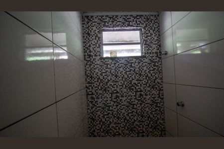 Banheiro de casa para alugar com 1 quarto, 54m² em Vargem Pequena, Rio de Janeiro