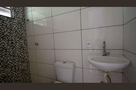 Banheiro de casa para alugar com 1 quarto, 54m² em Vargem Pequena, Rio de Janeiro