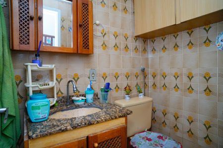 Banheiro de apartamento para alugar com 2 quartos, 46m² em Fonseca, Niterói