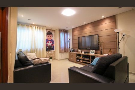 Sala de casa à venda com 5 quartos, 197m² em Jardim Teresa, São Paulo