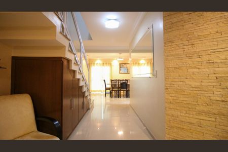 Sala de casa à venda com 5 quartos, 197m² em Jardim Teresa, São Paulo