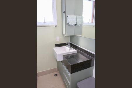 Banheiro de kitnet/studio à venda com 1 quarto, 20m² em Água Branca, São Paulo