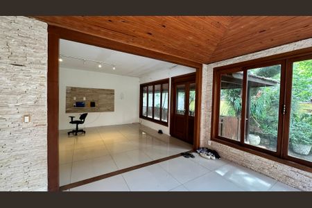 Sala de casa à venda com 7 quartos, 900m² em Vargem Pequena, Rio de Janeiro