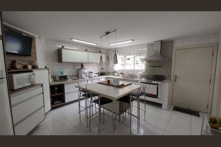 Casa à venda com 4 quartos, 212m² em Parque Alves de Lima, São Paulo