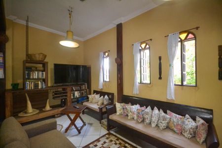 Sala de casa para alugar com 4 quartos, 3000m² em Chacrinha, Nova Iguaçu