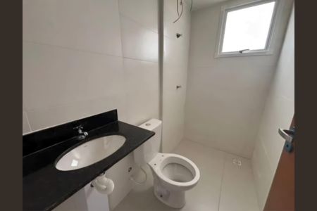 Banheiro de apartamento para alugar com 2 quartos, 56m² em Jardim Botânico, Uberlândia