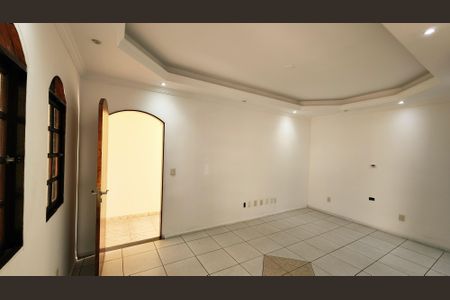 Sala de casa para alugar com 2 quartos, 135m² em Jardim das Tulipas, Jundiaí