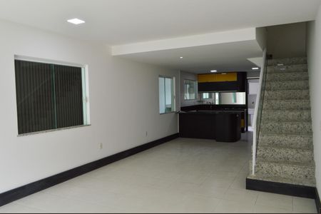 Sala de casa de condomínio para alugar com 4 quartos, 188m² em Freguesia (jacarepaguá), Rio de Janeiro