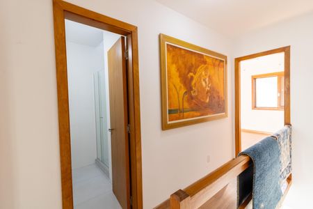 Corredor de casa de condomínio à venda com 2 quartos, 75m² em Teresópolis, Porto Alegre