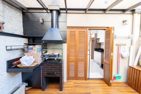 Varanda de casa de condomínio à venda com 2 quartos, 75m² em Teresópolis, Porto Alegre