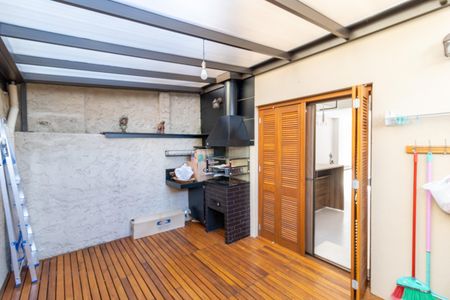 Varanda de casa de condomínio à venda com 2 quartos, 75m² em Teresópolis, Porto Alegre