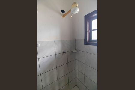 Banheiro de kitnet/studio para alugar com 1 quarto, 35m² em Engenho do Mato, Niterói