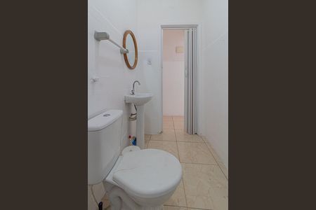 Banheiro de casa para alugar com 1 quarto, 60m² em Vila Ré, São Paulo