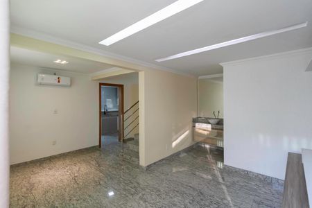 Sala de casa à venda com 3 quartos, 105m² em Santa Terezinha, Belo Horizonte