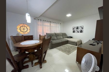 Sala de casa à venda com 3 quartos, 250m² em Rio Pequeno, São Paulo