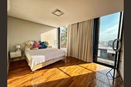 Casa à venda com 4 quartos, 275m² em Swiss Park, Campinas