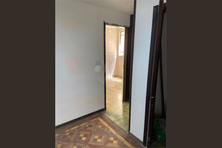 Casa à venda com 3 quartos, 250m² em Jardim Itacolomi, São Paulo