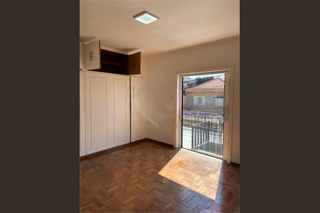 Casa à venda com 3 quartos, 250m² em Jardim Itacolomi, São Paulo