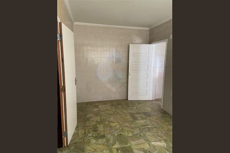 Casa à venda com 3 quartos, 250m² em Jardim Itacolomi, São Paulo