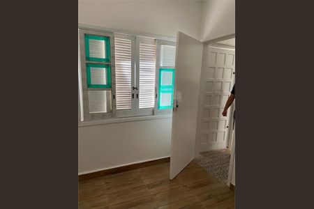 Casa à venda com 3 quartos, 250m² em Jardim Itacolomi, São Paulo