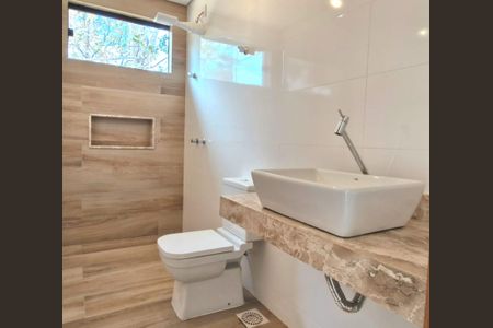 Banheiro da Suíte 1 de casa à venda com 3 quartos, 255m² em Várzea, Lagoa Santa